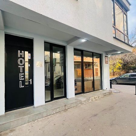 Art Family Hotel 第比利斯 外观 照片