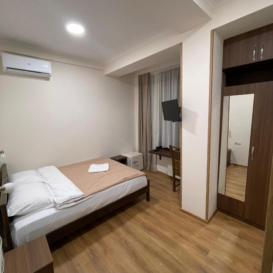 Art Family Hotel 第比利斯 外观 照片