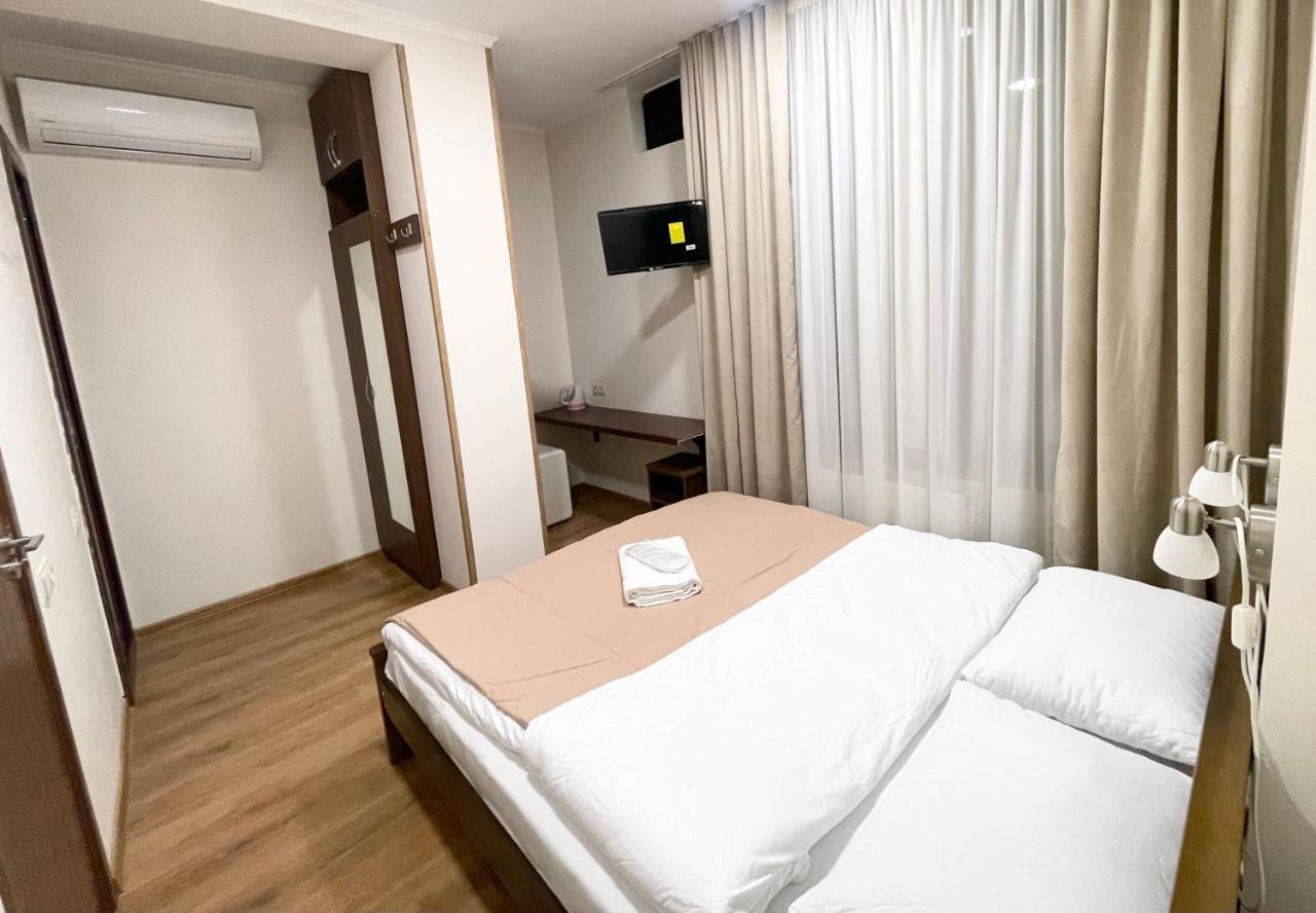 Art Family Hotel 第比利斯 外观 照片