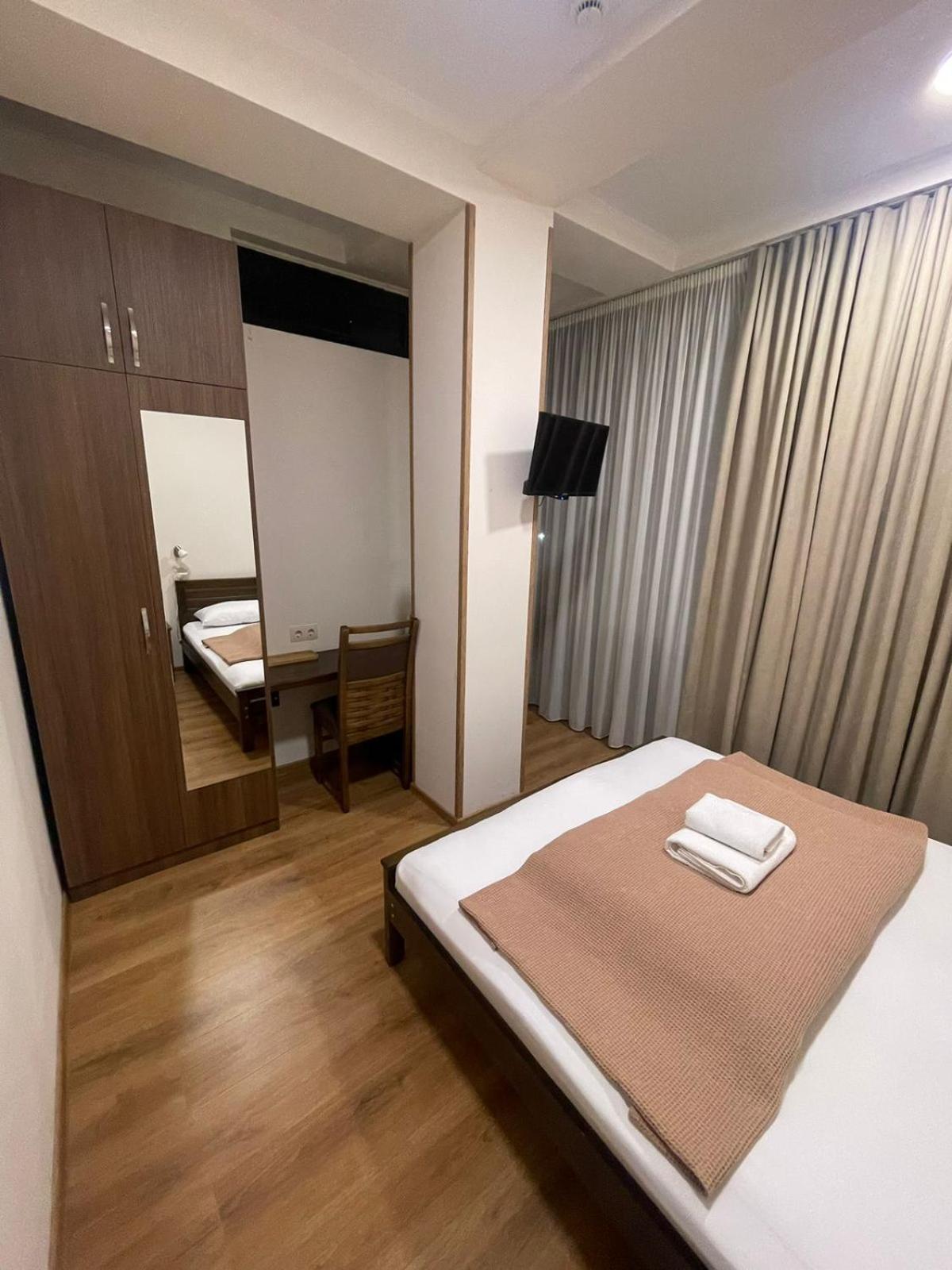 Art Family Hotel 第比利斯 外观 照片